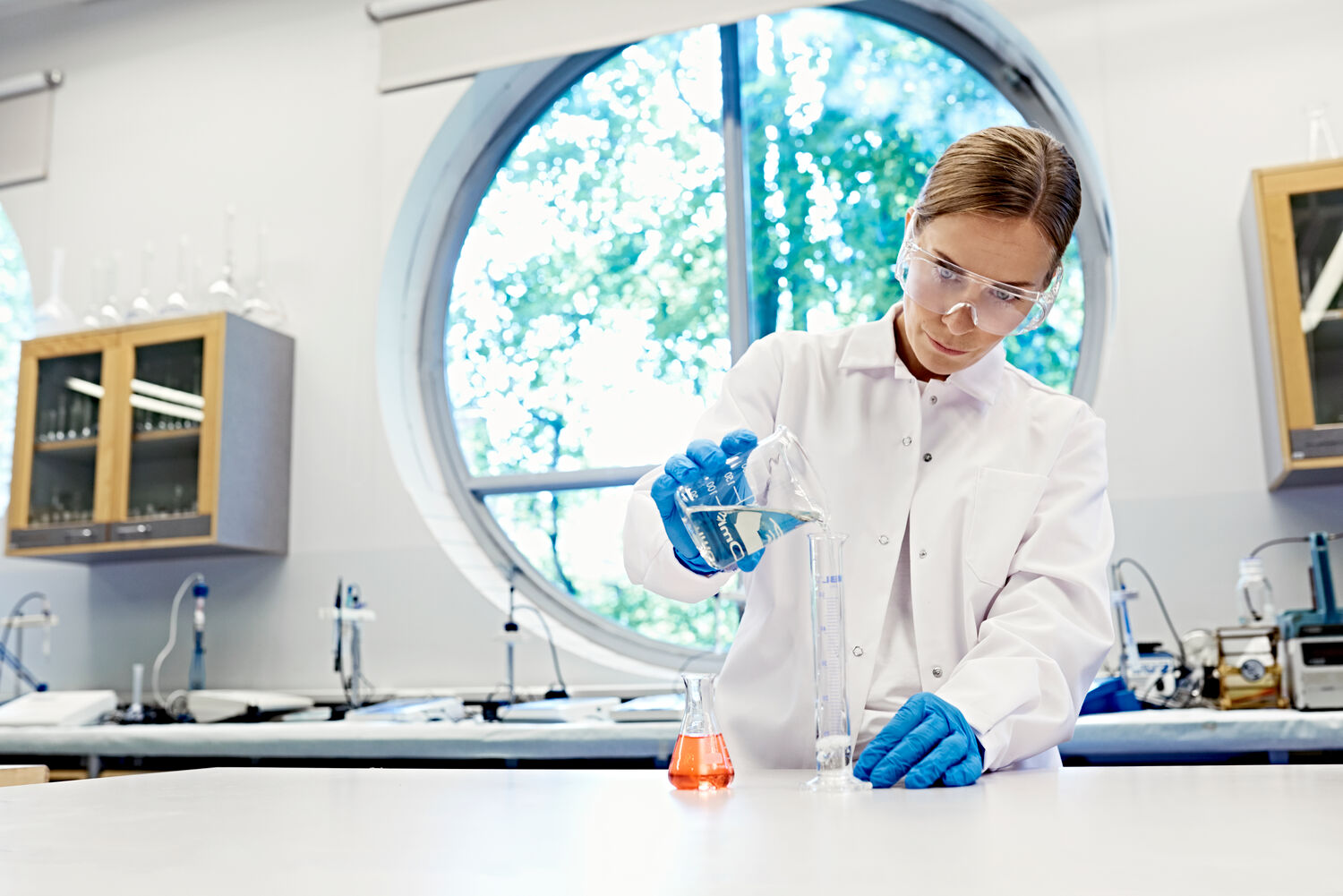 Outsourcing cleanroom garment management Lindström Group