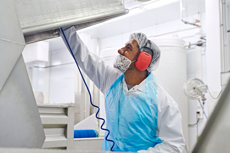 Changing room design in meat production facilities