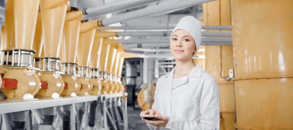 Food safety and contamination prevention with compliant workwear