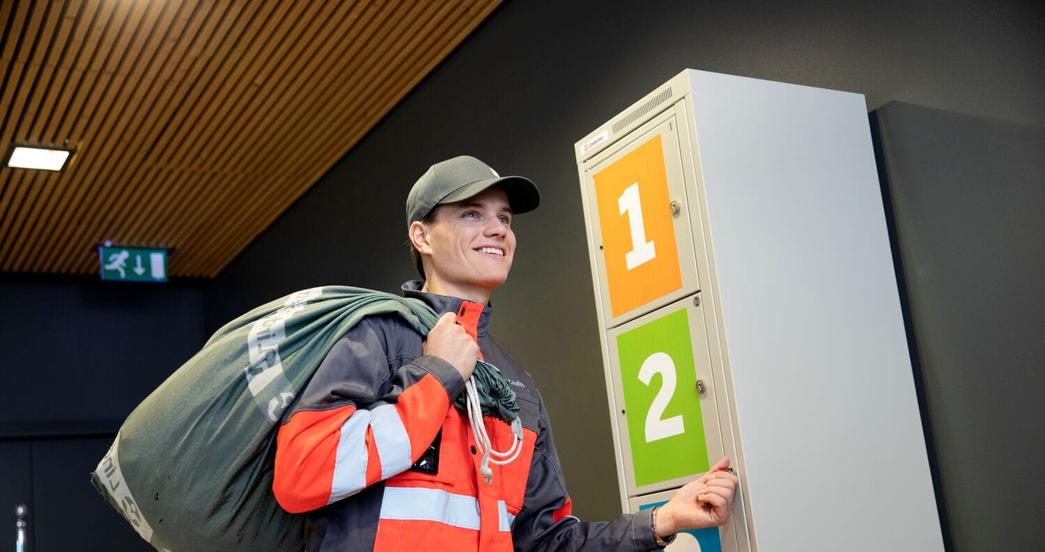 Lindström delivery representative