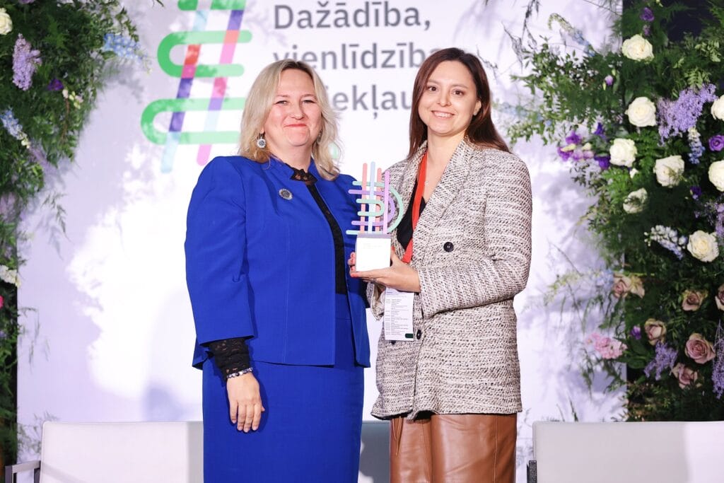 Aleksandra Safonova receiving the Family-Friendly Workplace Award.