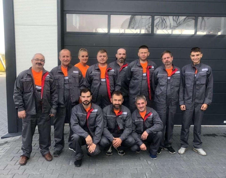 MKS Facade employees in Lindström workwear