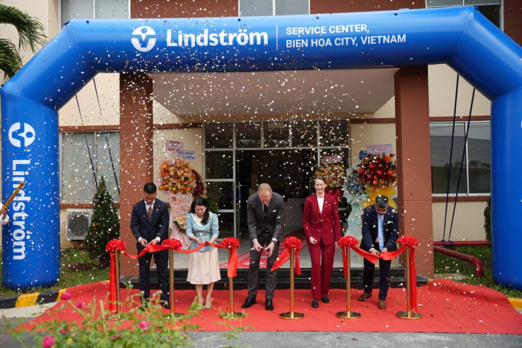 Ribbon cutting ceremony at Lindström VIetnam opening