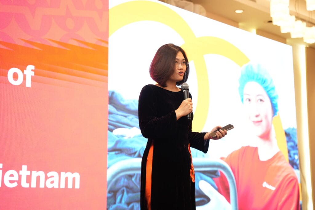 Ms Hoàng Phương Thảo giving a speech at the event