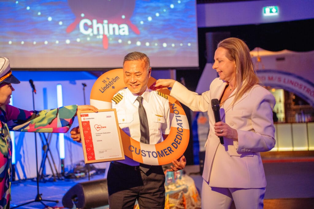 The Customer Dedication award 2025 Lindström China, Dennis Chan Managing Director of Lindström China