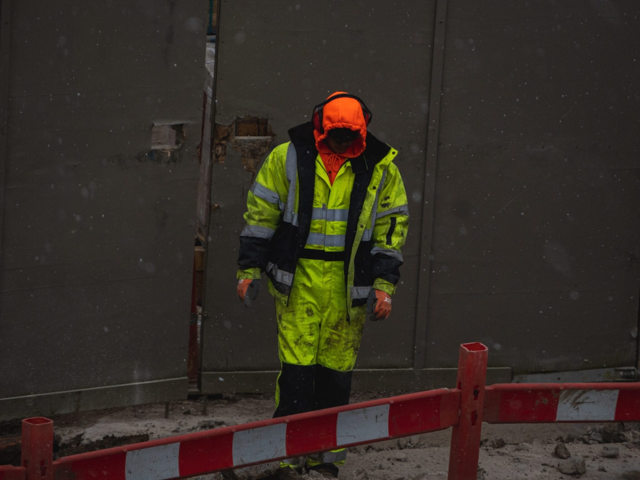 Man wearing dirty Workwear