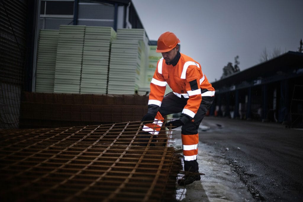 Shorter Days, Safer Teams: Hi-Vis Garments That Keep People Seen
