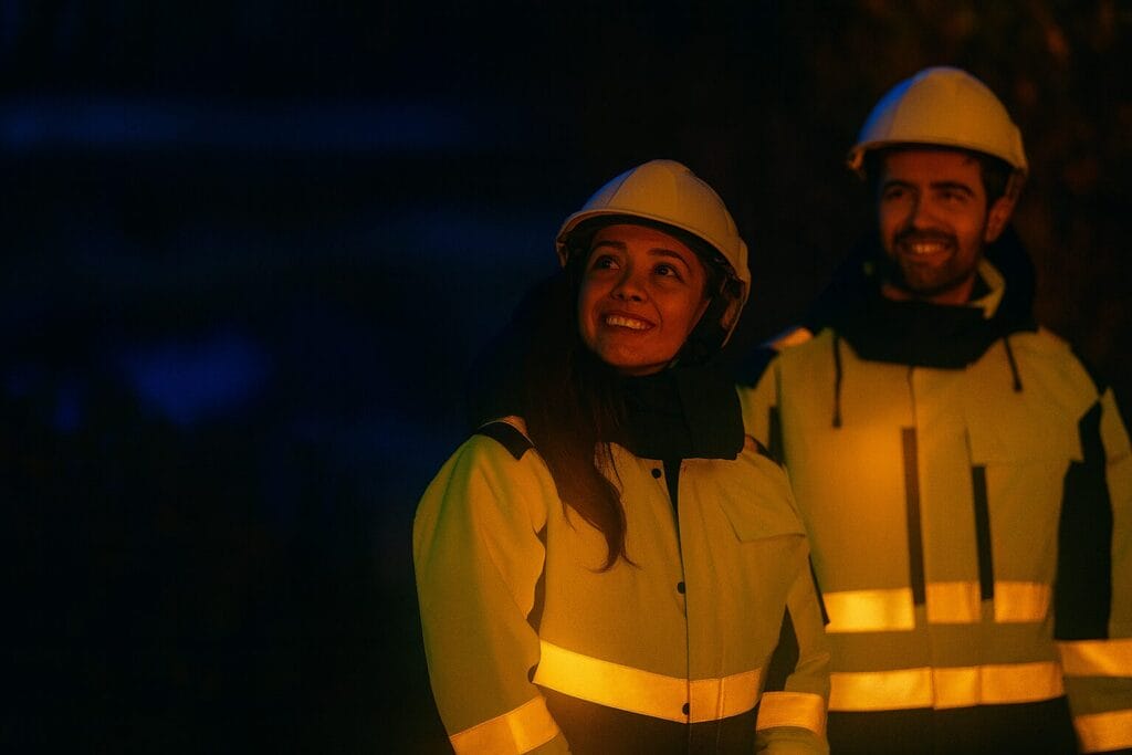 Shorter Days, Safer Teams: Hi‑Vis Garments That Keep People Seen