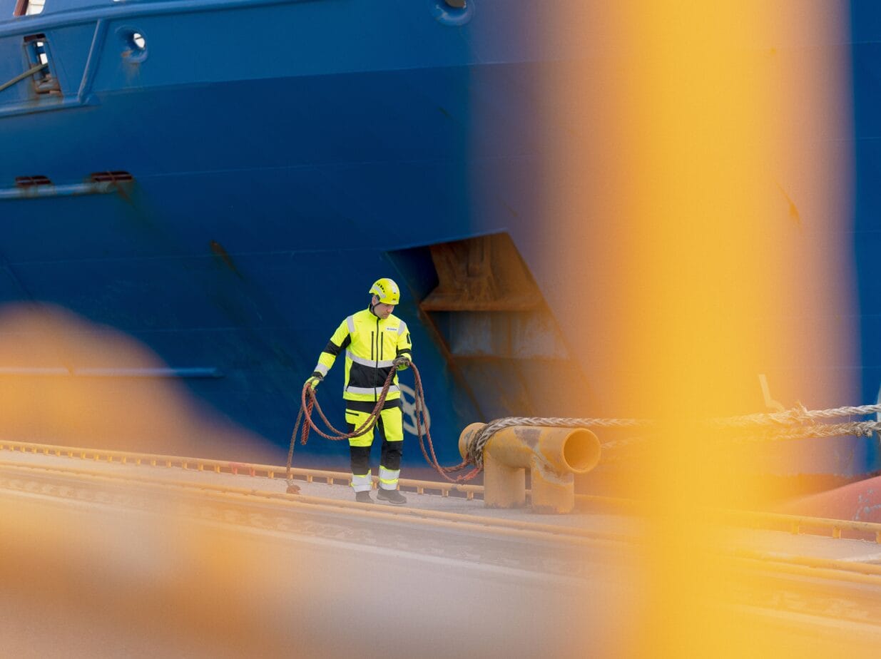 Lindstrom Workwear Hi-Vis on site