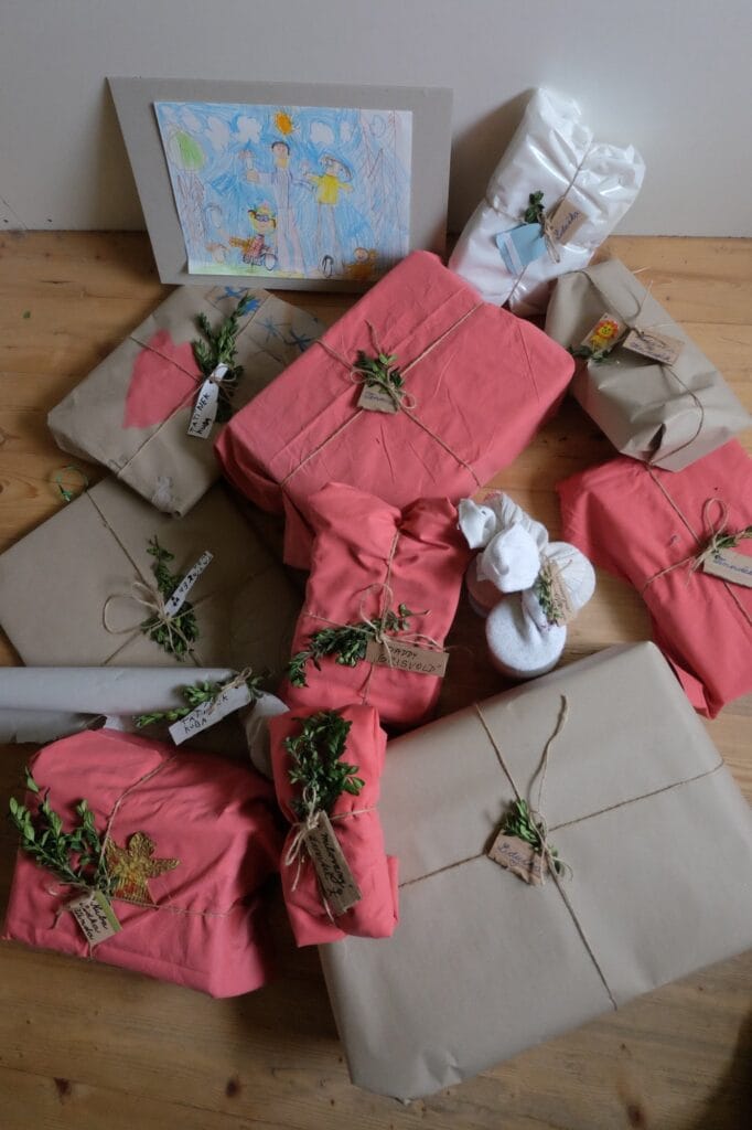 How not to turn Christmas into an environmental disaster? Ideas for DIY Christmas decorations, eco-friendly cleaning and sustainable gifts