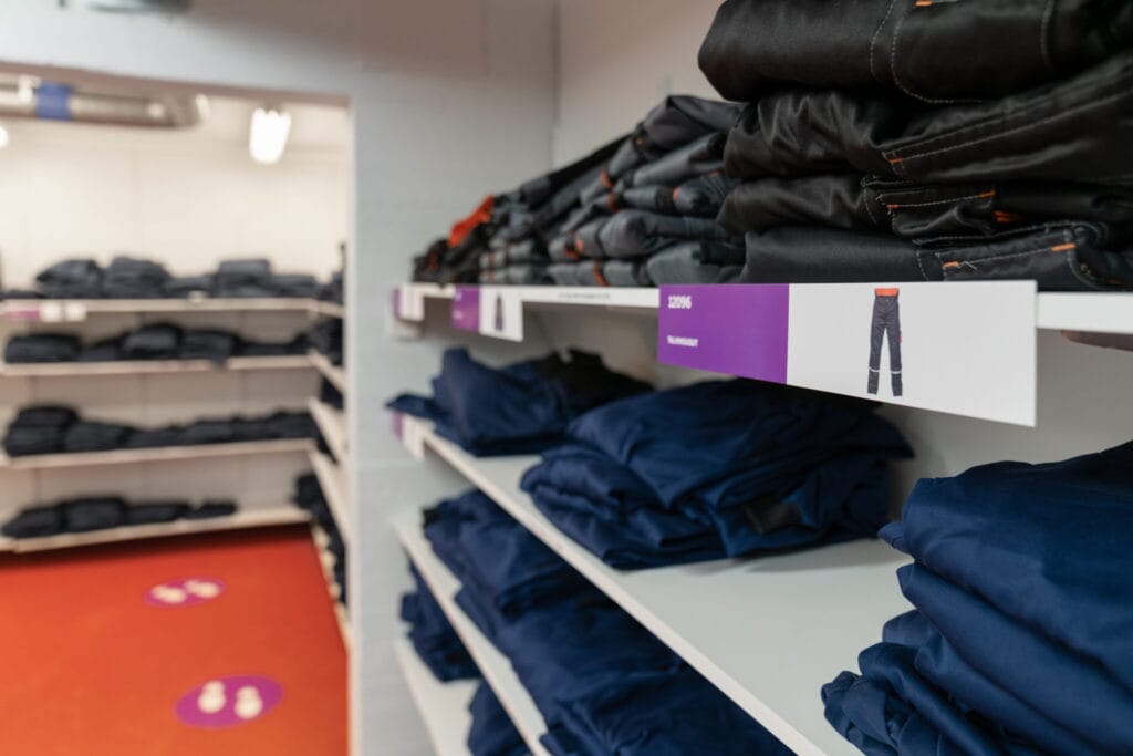 Aptauja: Latvijā 66% iedzīvotāju nav paraduma šķirot nolietoto tekstilu