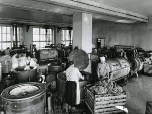 1940-Oskudica podstiče improvizaciju