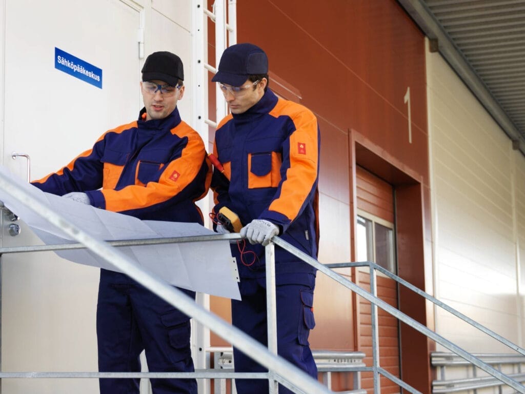 Elektrik uzmanları için pantolonlar