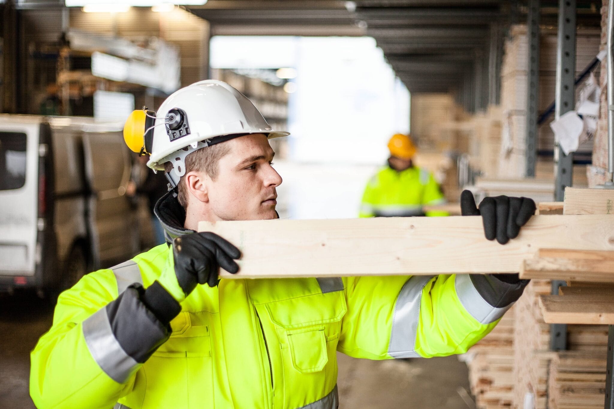 High visibility workwear from Lindström for Knauf in Ukraine