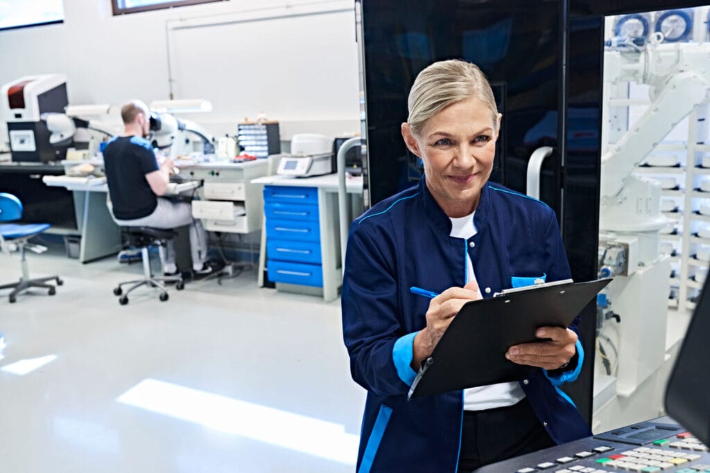 Naše storitve razvijamo glede na specifične zahteve posamezne industrije ter velikost podjetja. S sistematičnim pristopom zagotavljamo učinkovite, varne in trajnostne rešitve, ki podpirajo vaše poslovne cilje.