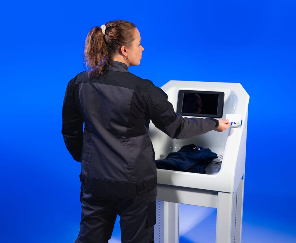 Workwear Flex on digitaalne töörõivalahendus, mis hoiab rõivad ühises ringluses, tagab nende pideva saadavuse ja vähendab ettevõtte halduskoormust.Vähem käsitööd. Väiksem kulu. Rohkem kontrolli.