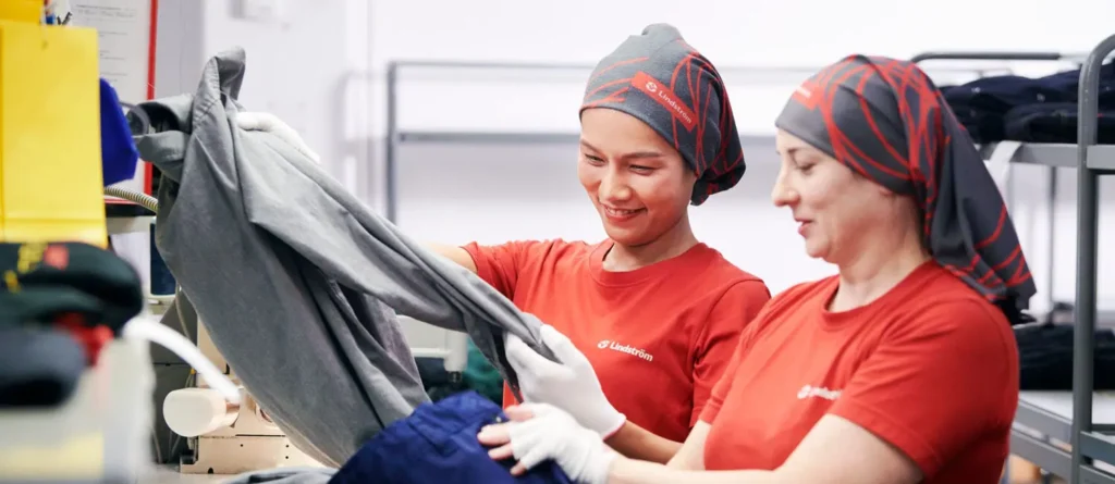 Kako profesionalno prati radnu odjeću – prednosti outsourcinga usluga industrijskog pranja