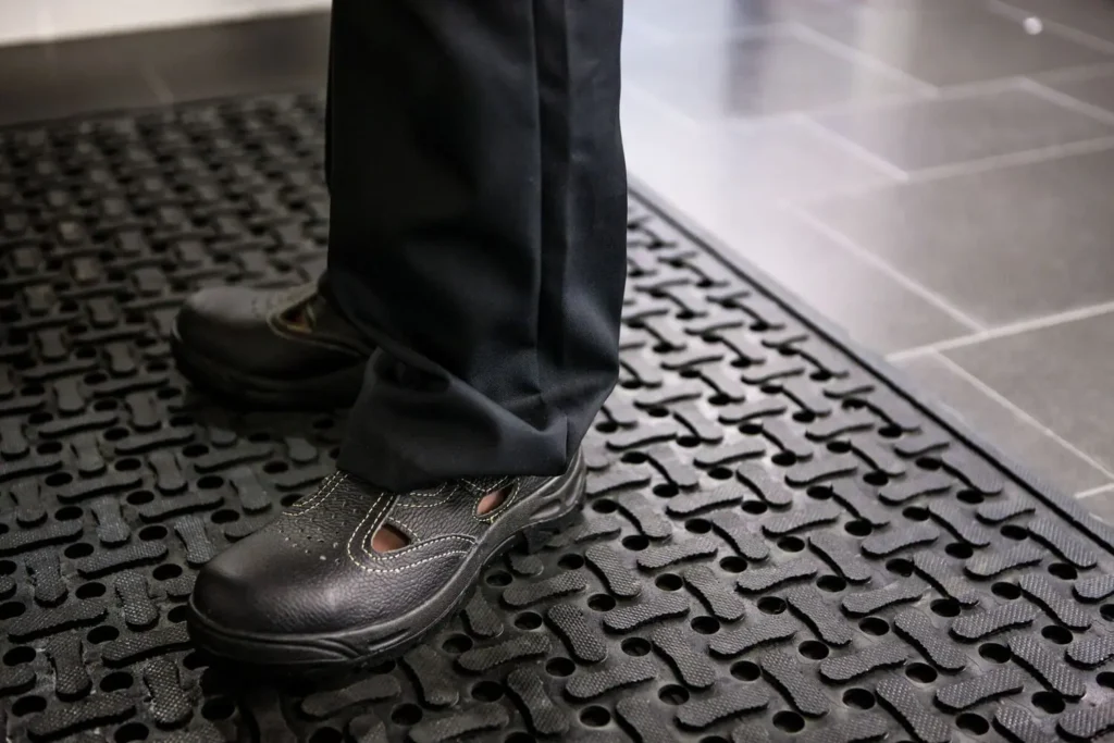 Ergonomski otirači ublažavaju tegobe dugotrajnog stajanja i pretvaraju nužnost u udobnost