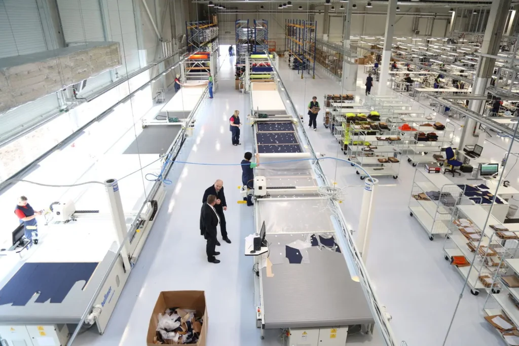 Sjedenje i stajanje: kako opterećuju kralježnicu i što prvo treba promijeniti na radnom mjestu