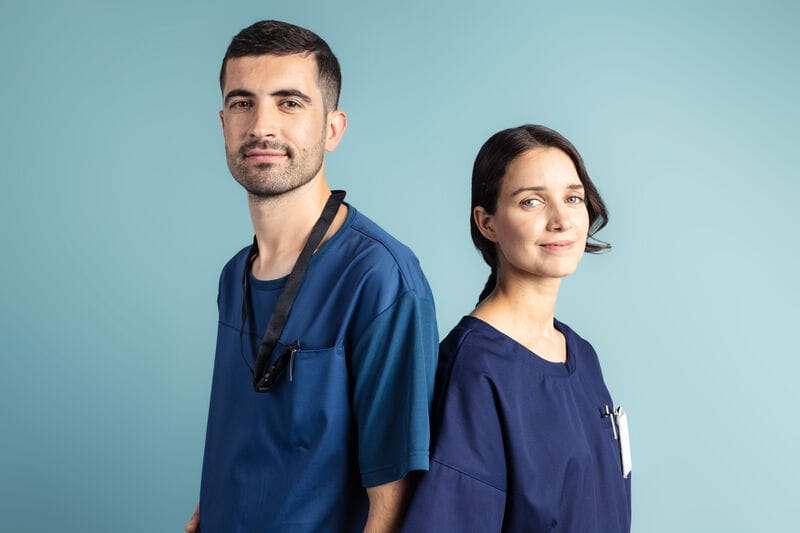 Prioriteti kod uniformi za zdravstvene radnike: bezbednost i udobnost