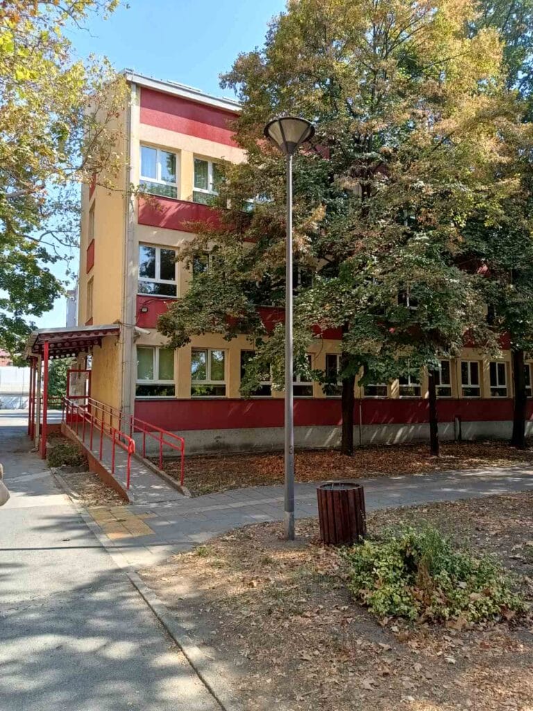 Škola za osnovno i srednje obrazovanje „Milan Petrović“, Novi Sad