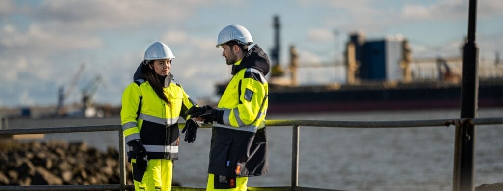 Radna odeća kao LZO: pametan put do vidljivosti, usklađenosti i bezbednosti na radu