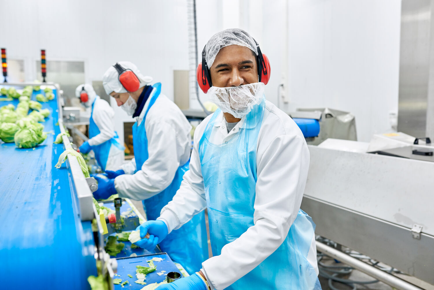 workwear as a service in Food industry - uniforms from Lindstrom ensure hygiene and compliance
