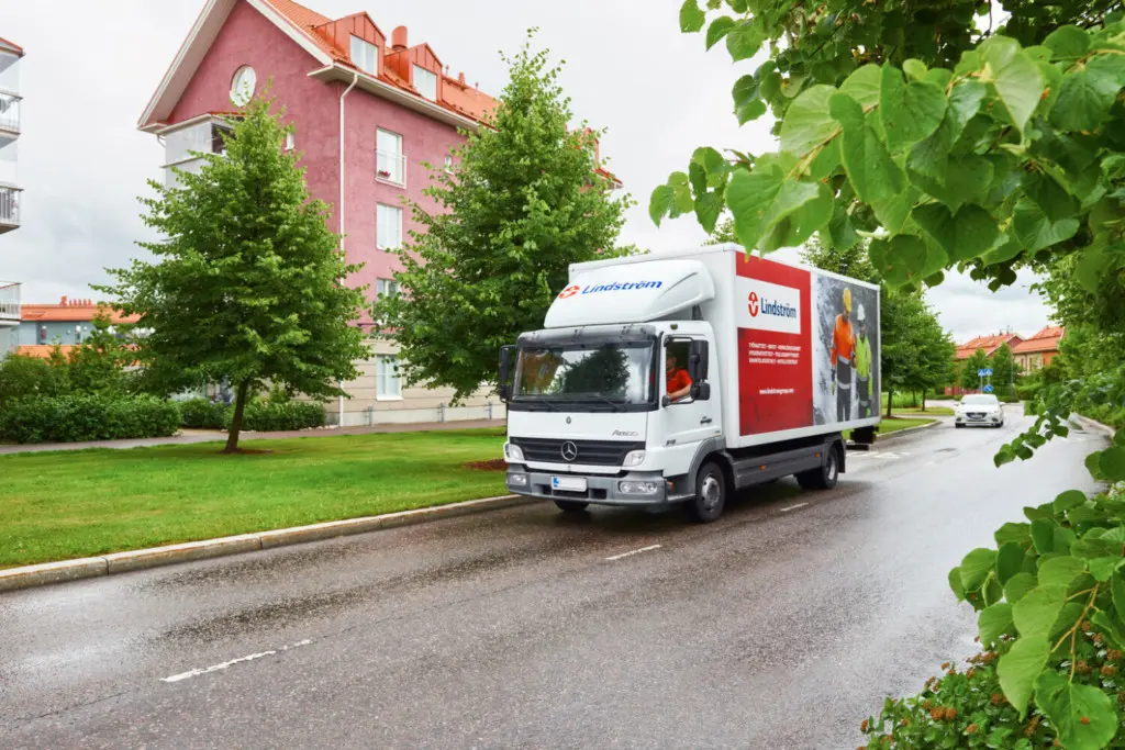 We offer versatile solutions for companies of different sizes and for the special needs of different industries. Read more on the industry-specific pages.