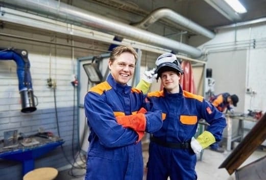Industrial worker uniform guide: how to choose the right uniform?