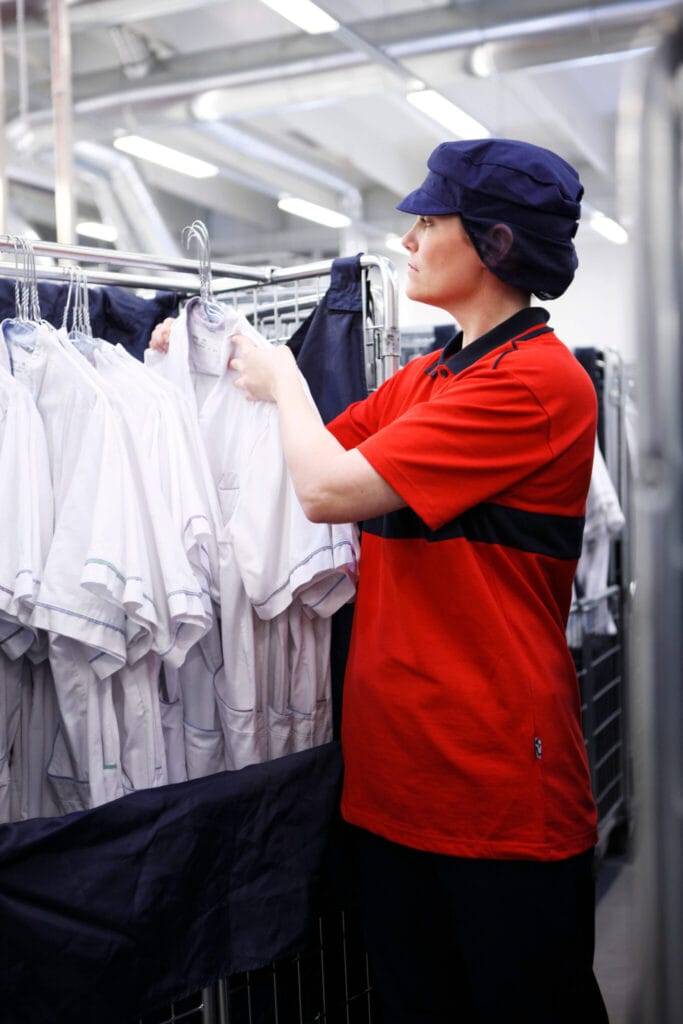 The Impact of Well-Designed Restaurant Staff Dresses on Brand Image and Employee Satisfaction