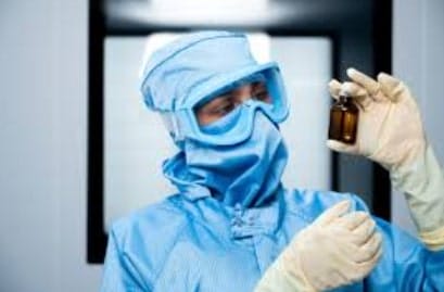 A guide to the best eye protection in labs