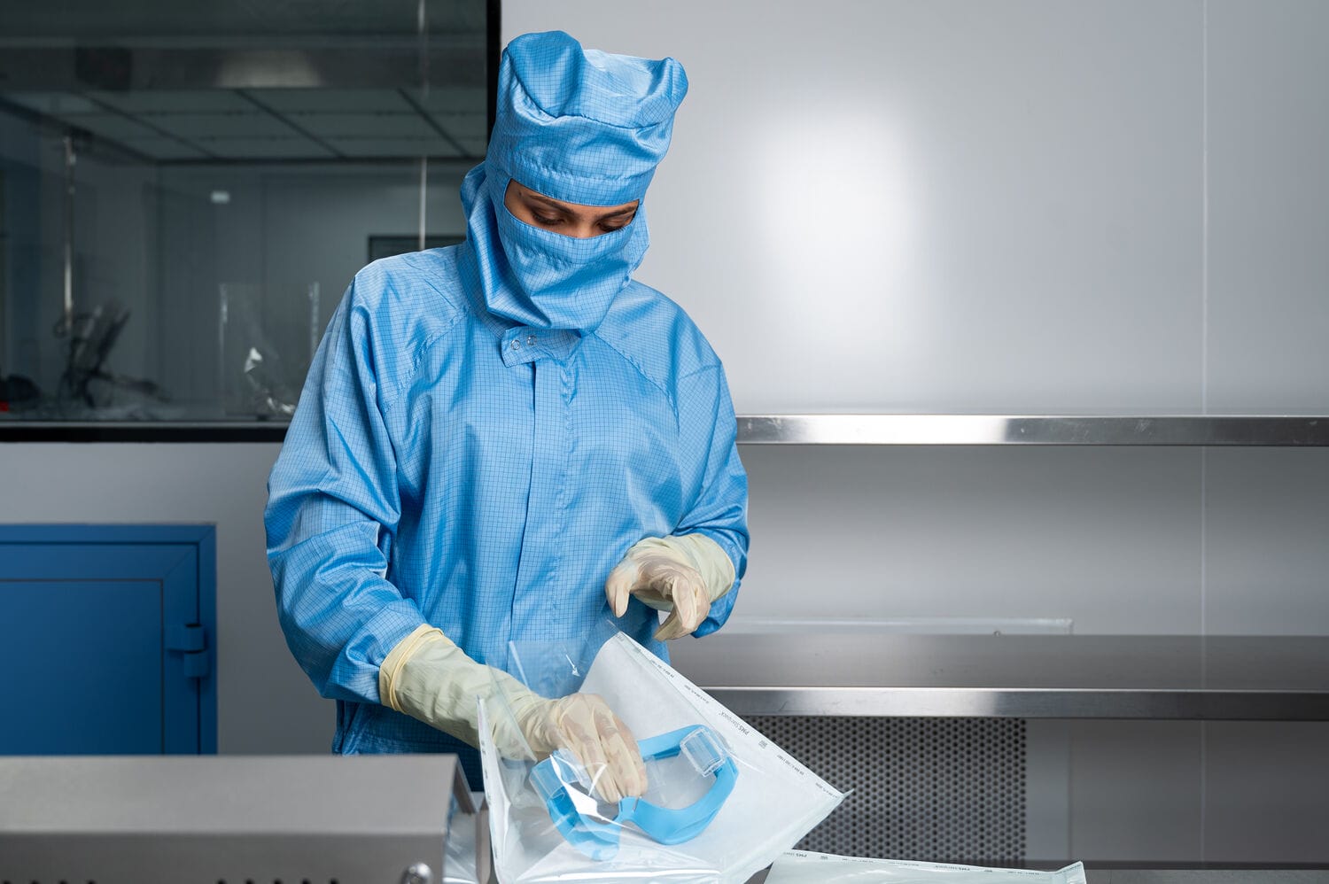 ISO Class 7 cleanroom clothing