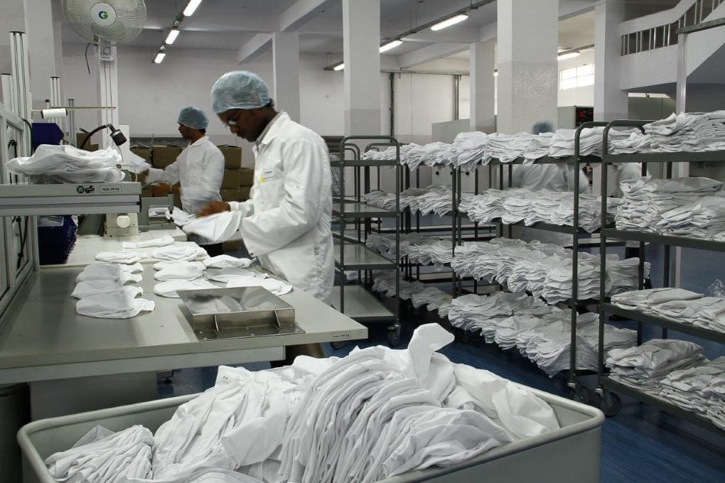 What are the standards for cleanroom laundries and how do Lindström meet them?