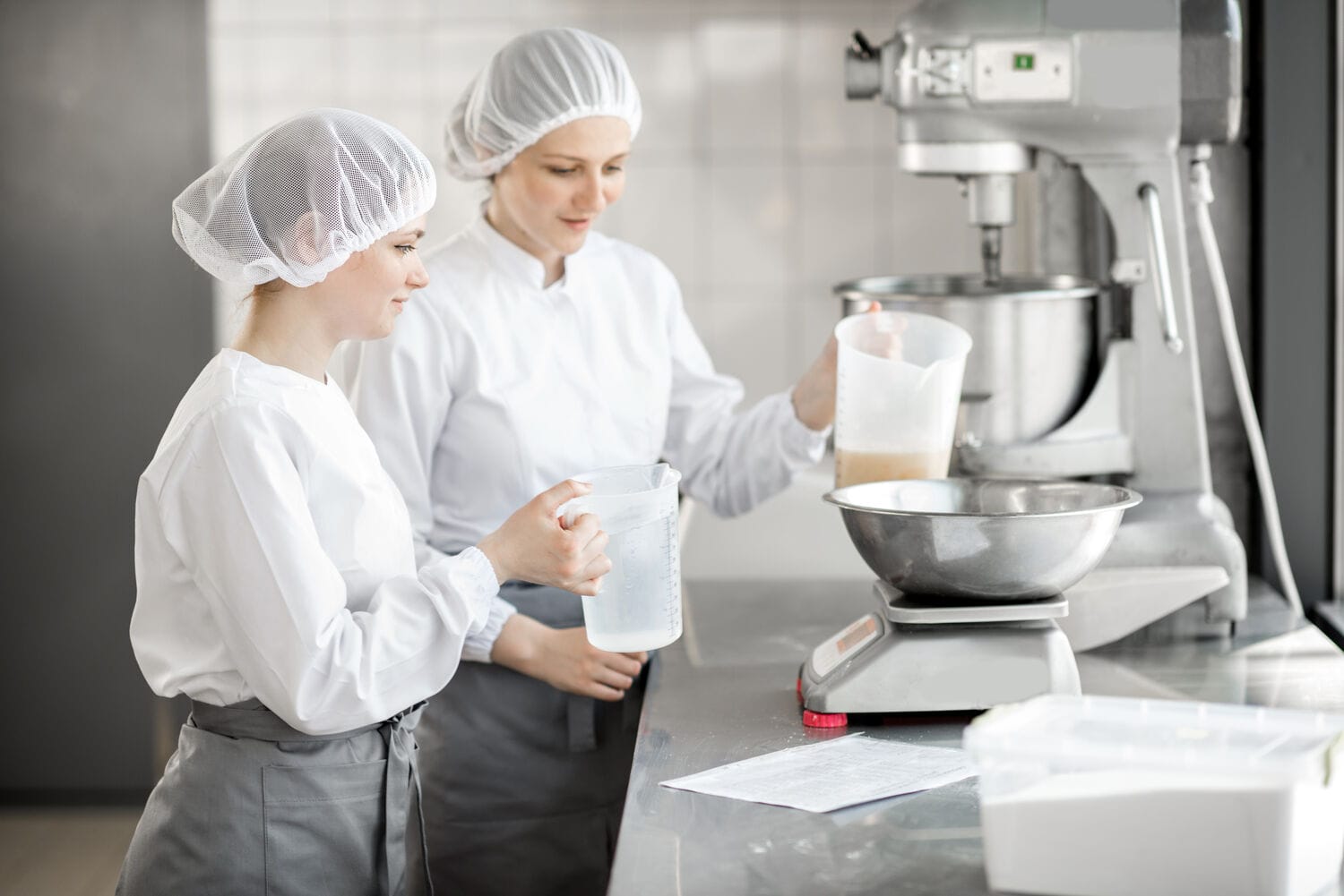 Top 5 hygiene risks in food manufacturing (and how workwear can help mitigate them)