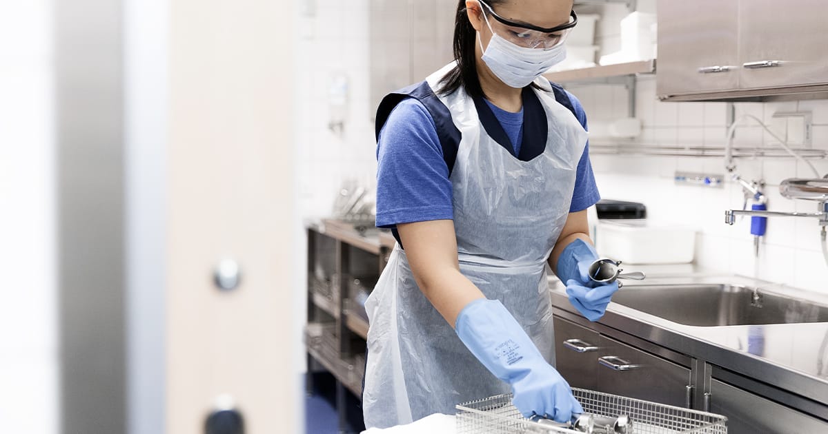 Durability vs. Disposability: The Arguments for Why Choose Reusable Aprons as Opposed to Disposables 