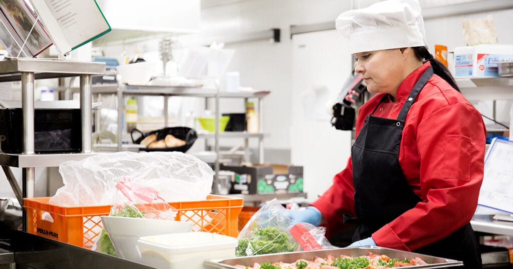 Why renting food uniforms is better – sustainability and efficiency