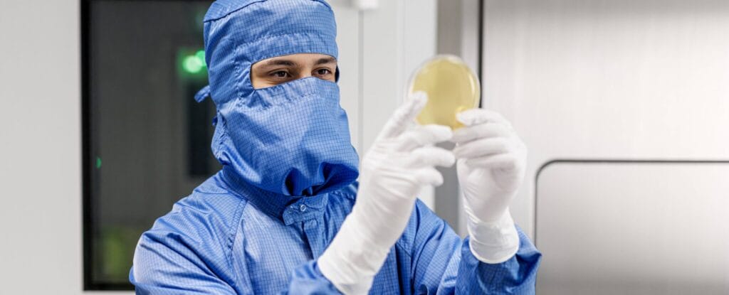 Expert advice on cleanroom contamination control strategy