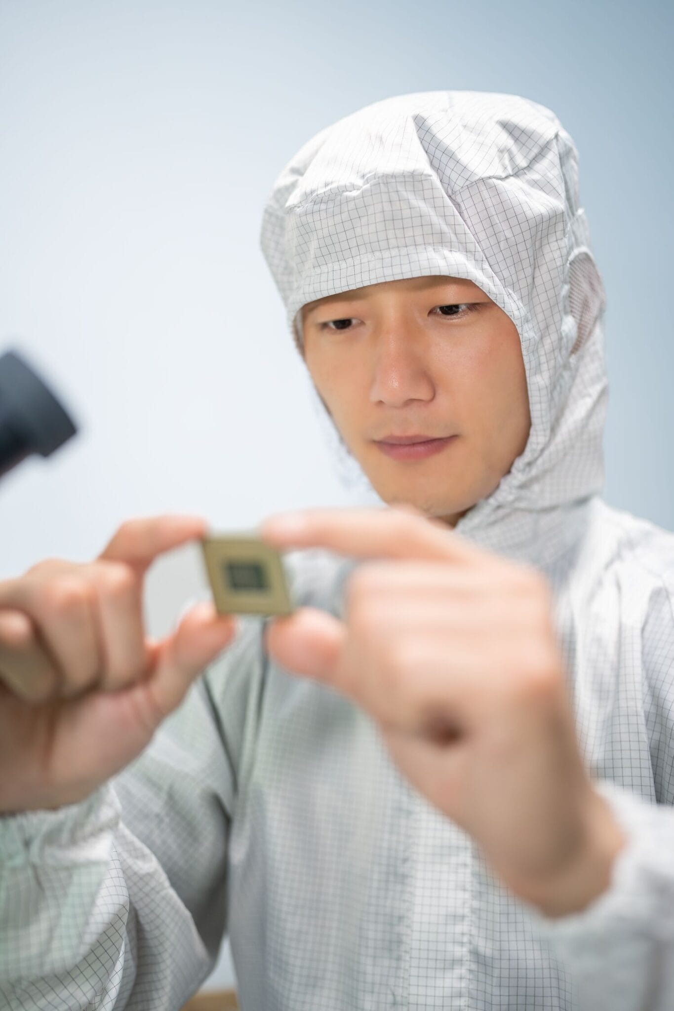 ESD wipes for critical environments