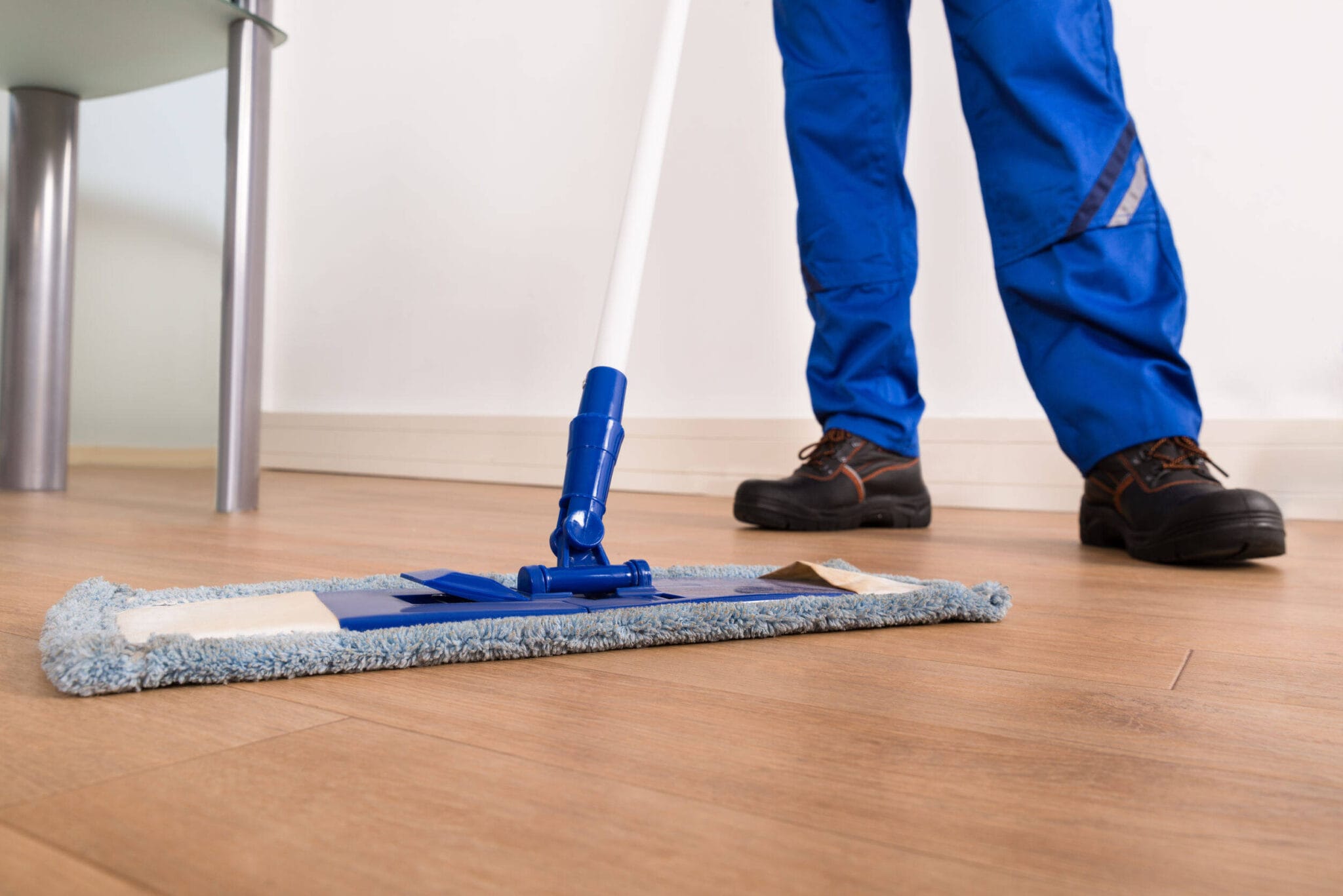 Why Industrial Mops Outperform Traditional Cleaning Tools?