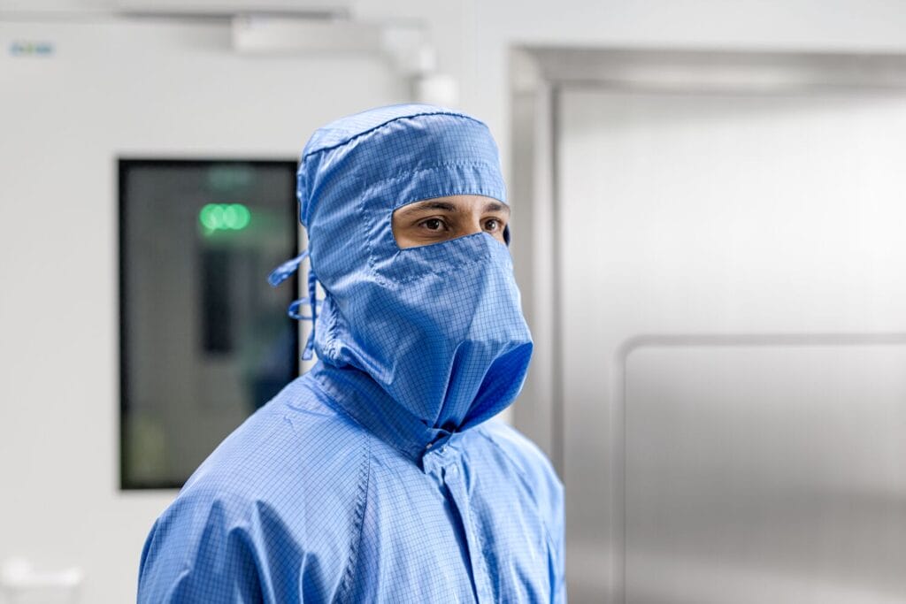 Audit-ready cleanroom garment service, with validated decontamination, lifecycle traceability, and reliable deliveries. Reduce contamination risk and simplify Annex 1 and GMP readiness.