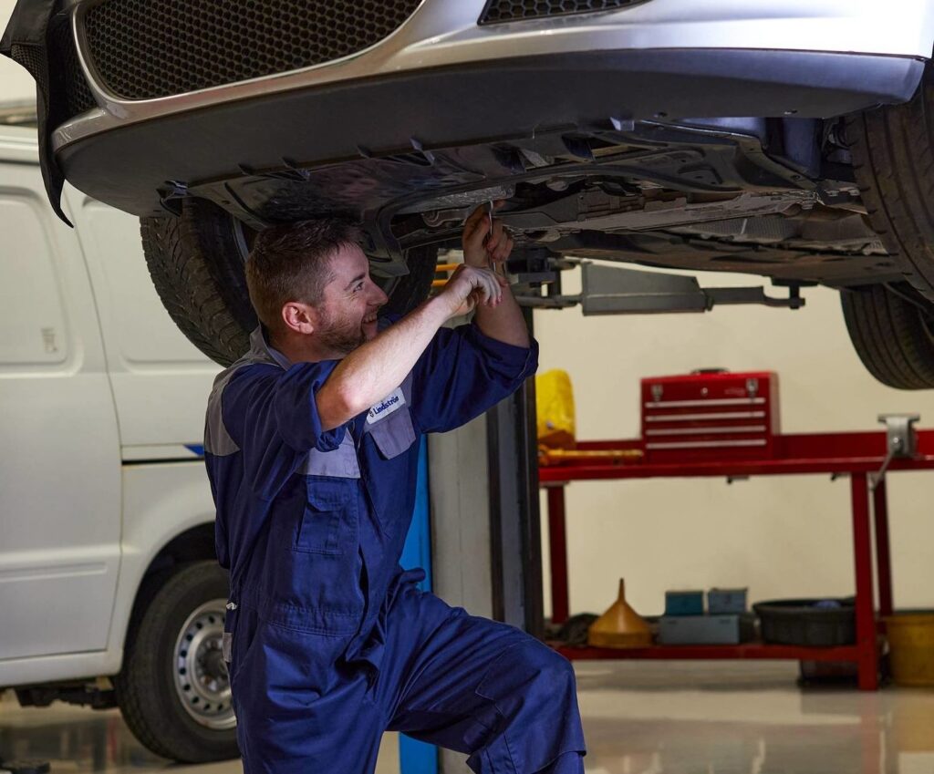 Często zadawane pytania dotyczące odzieży roboczej dla mechaników