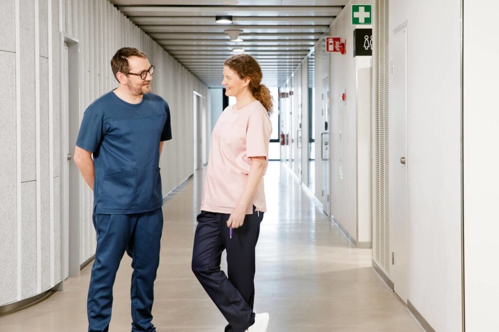 Specyfika i zasady prania odzieży roboczej dla pracowników służby zdrowia