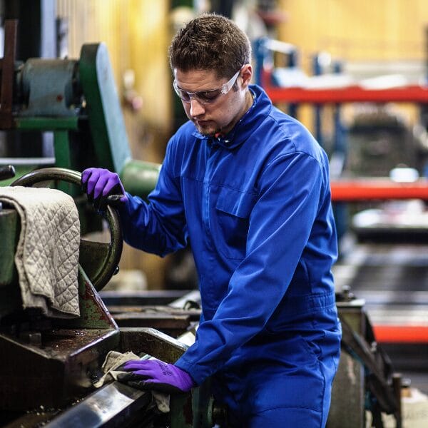 Jak działa wynajem czyściw przemysłowych ?