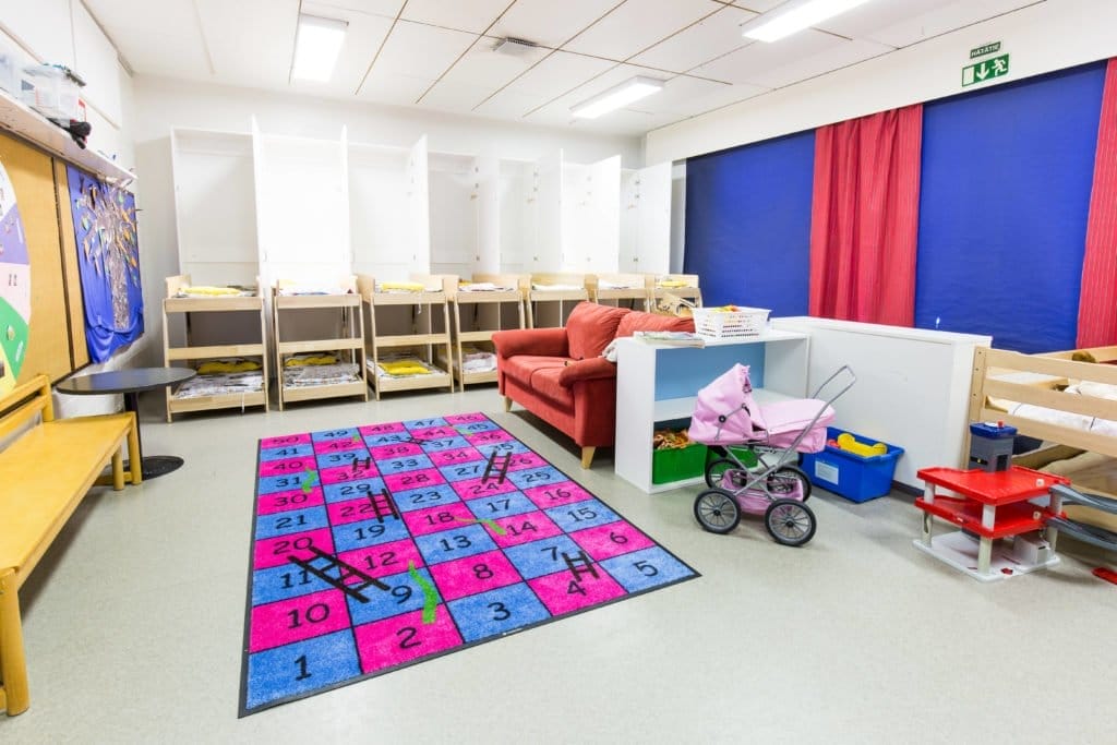 dywan edukacyjny – dzieci uczą się przez ruch