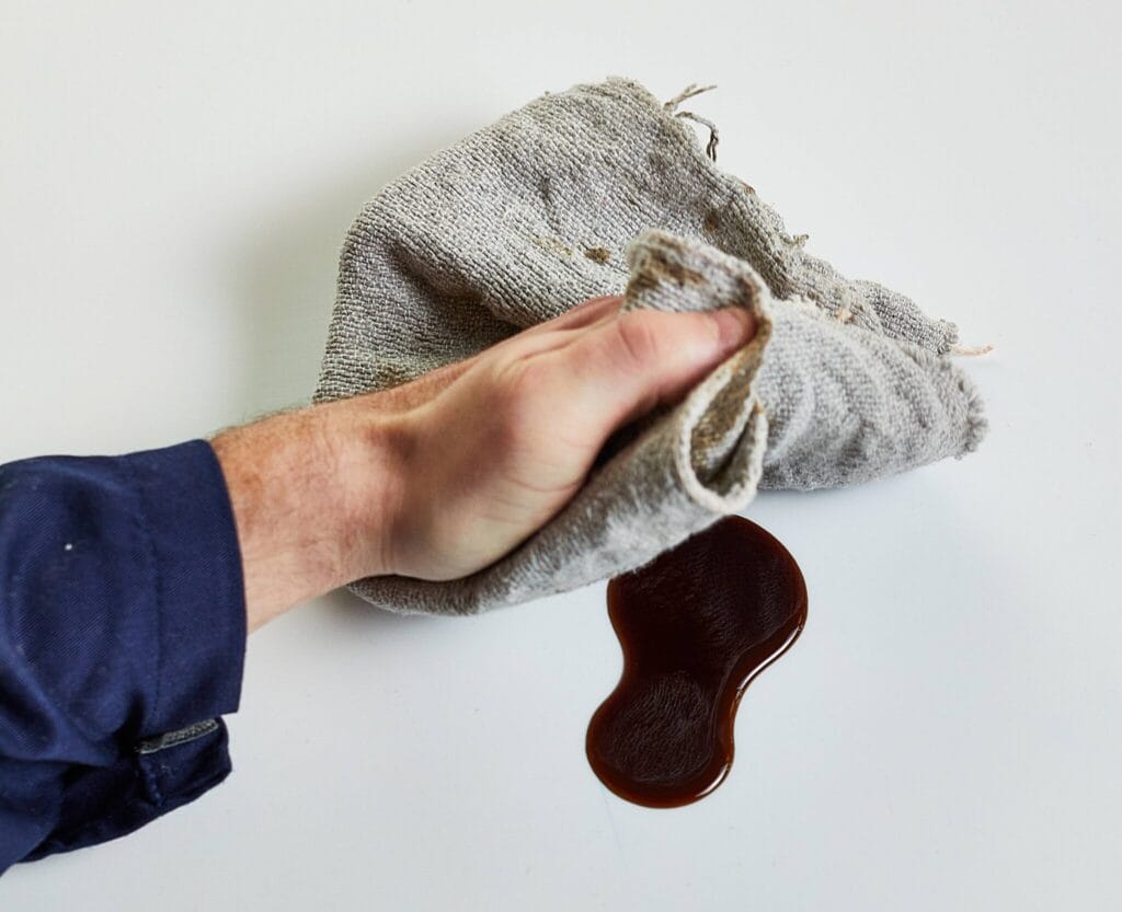 Уверете се колко лесно е да поддържате работната си среда чиста, безопасна и организирана. Заявете безплатен тест на услугата с индустриални кърпи Lindström.