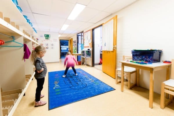 Rohože a hracie koberce Lindström vytvoria v materských školách bezpečné a inšpiratívne prostredie