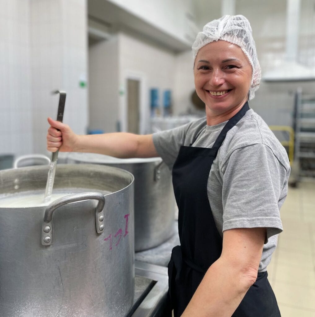 Certifikované pracovné odevy a textilné riešenia pre potravinársky priemysel a potravinárske prevádzky. V súlade s HACCP, ISO, BRSCG a ďalšími normami a štandardmi odvetvia.