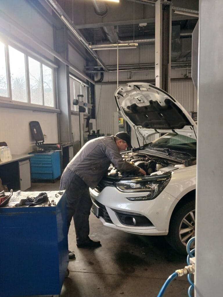 Спецодяг для автоцентру “УКРАВТО ГОЛОСІЇВСЬКИЙ”
