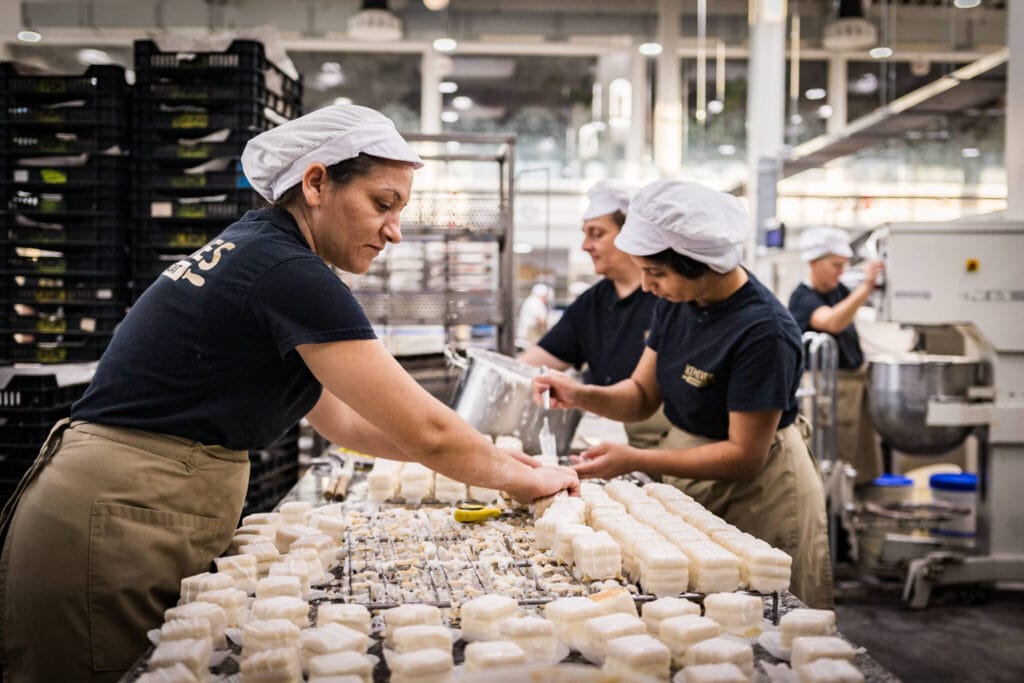 зручні жіночі моделі робочого одягу для пекарів