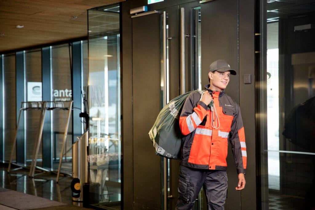 доставка одягу до локації клієнта